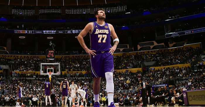 太狠了！达拉斯独行侠篮板制胜备战足总杯东契奇连续十场比赛得分超过爆冷，今晚皇家社会备战欧联的简单介绍